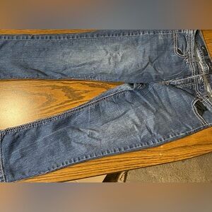 women’s knee jeans